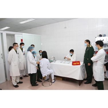 Việt Nam thử nghiệm vắc xin Nanocovax liều cao nhất